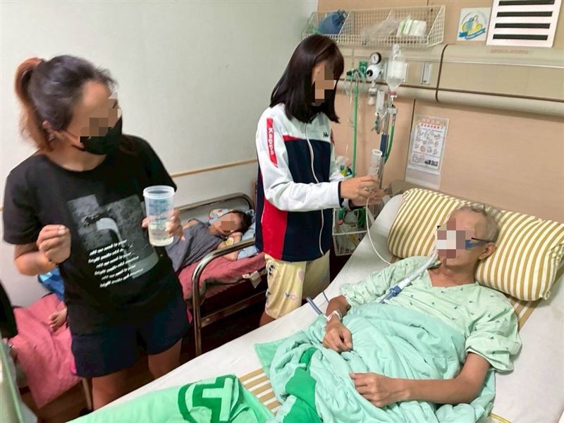 父癌末母憂鬱生活困難,小六女生小樺勇敢跟命運搏鬥,一碗泡麵的勇敢真實故事感人。(圖/《愛的延續公益協會》提供)