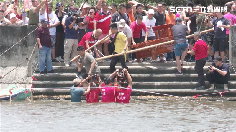 臥龍港代天府請客王盛況（圖／寶島神很大提供）