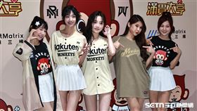 ▲樂天女孩筠熹、嘎琳、若潼、琳妲、小紫出席美國行記者會。（圖／記者劉彥池攝影）