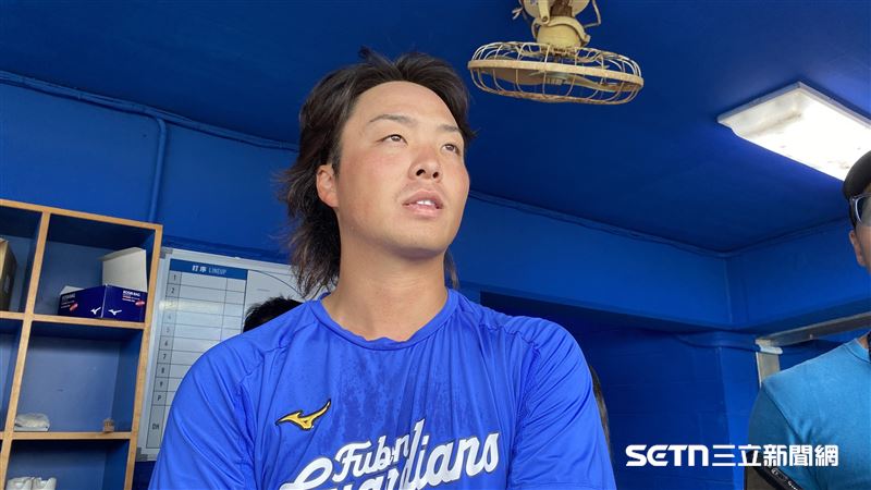 富邦悍將新註冊日籍投手鈴木駿輔。(圖/記者張沛嘉攝影)