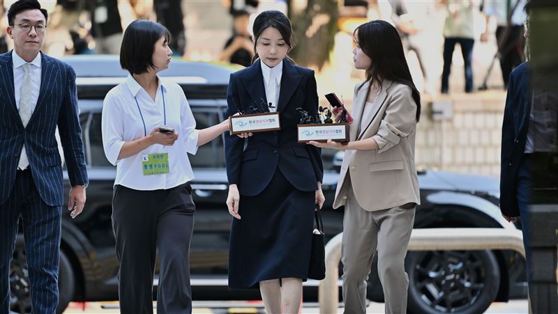 南韓前第一夫人金建希是否被捕最快今晚揭曉。(圖/美聯社/達志影像)