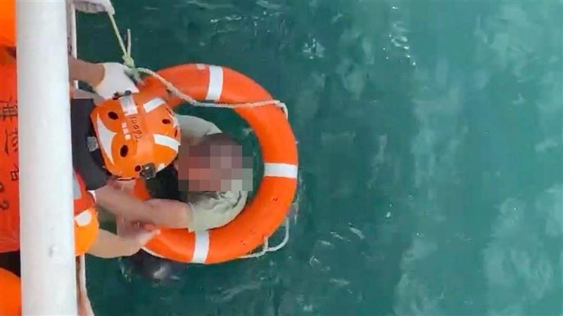 工作厭世!船員「跳海落跑」獲救送醫又逃