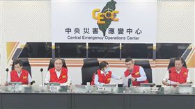 中央災害應變中心下午3時舉行楊柳颱風第2次工作會報，指揮官、內政部長劉世芳親自主持。（圖／消防署提供）