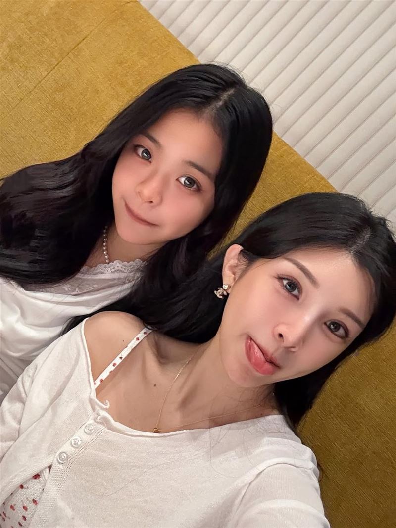 蘇心甯貼出與女兒照片。(圖/翻攝自臉書)