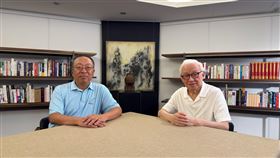 ▲曹興誠在臉書發文示警，如果民進黨試圖和藍營對話、妄想團結，只會鬆懈反共意識，造成己方的分裂，得不償失。（圖／翻攝自曹興誠臉書）