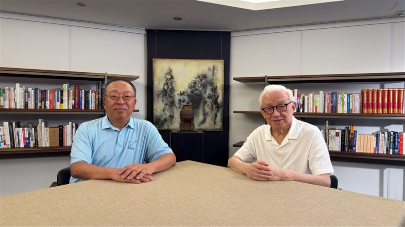 曹興誠認為,若民進黨試圖和藍營對話、妄想團結,只會鬆懈反共意識,造成己方分裂。(圖/翻攝自曹興誠臉書)