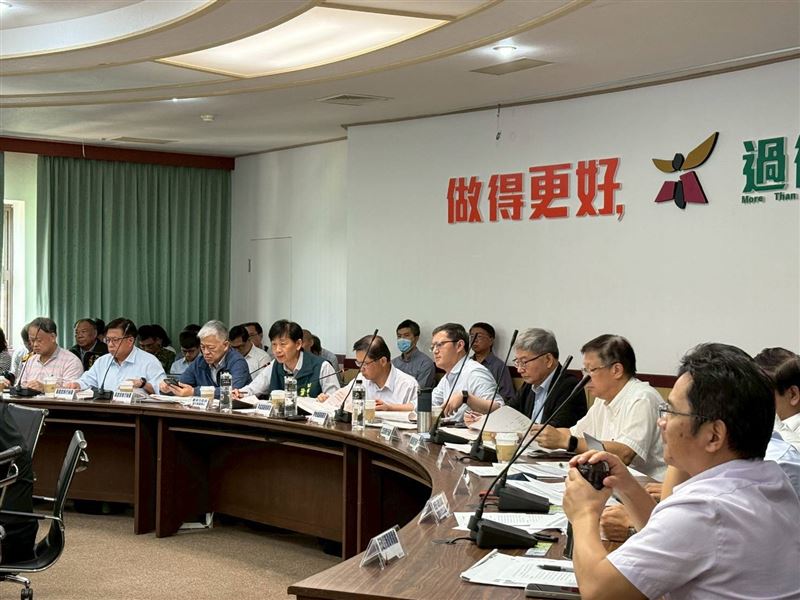 楊柳颱風來襲,行政院雲嘉南災後復原前進指揮所今(12)日研商因應。(圖/行政院提供)