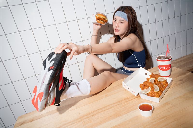 「UA HALO X 週末炸雞」推出多款結合運動能量與罪惡美味的限定餐點。（圖／品牌業者提供）