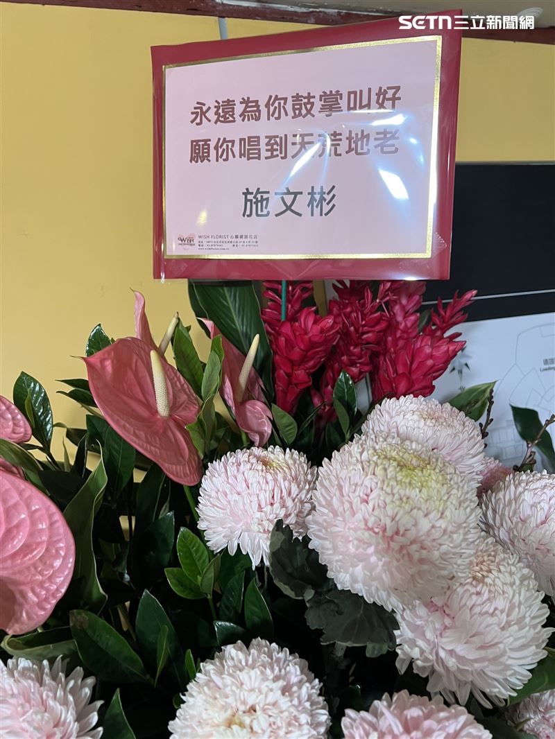 天后江蕙在台北小巨蛋開唱，不少藝人好友都送上花籃祝賀。（圖／記者鄭尹翔攝影）
