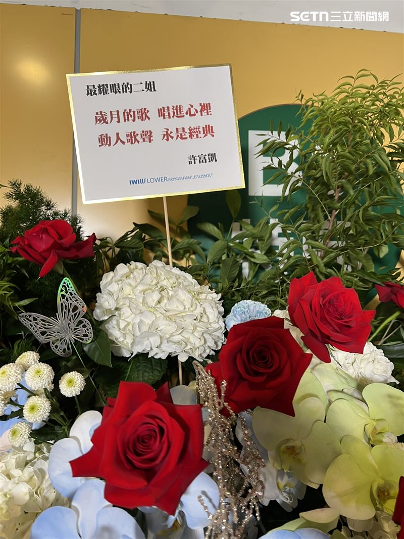 天后江蕙在台北小巨蛋開唱，不少藝人好友都送上花籃祝賀。（圖／記者鄭尹翔攝影）