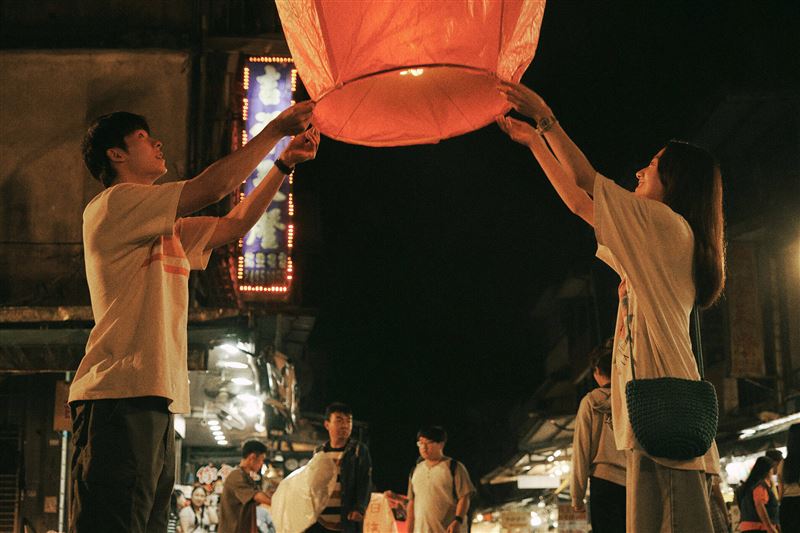 許光漢一退伍,全球票房5億票房電影《青春18x2 通往有你的旅程》藍光上市。(圖/得利影視提供)