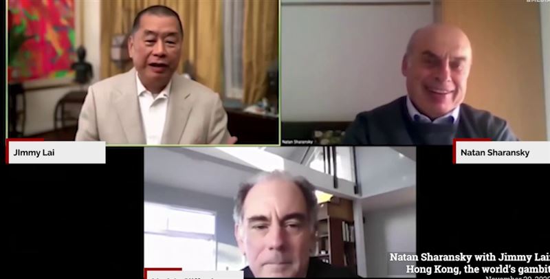 祁福德（中下）表示，黎智英（左上）入獄前，曾多次與蘇聯時期的政治犯夏蘭斯基（右上）（Natan Sharansky）通話。（圖／翻攝畫面）