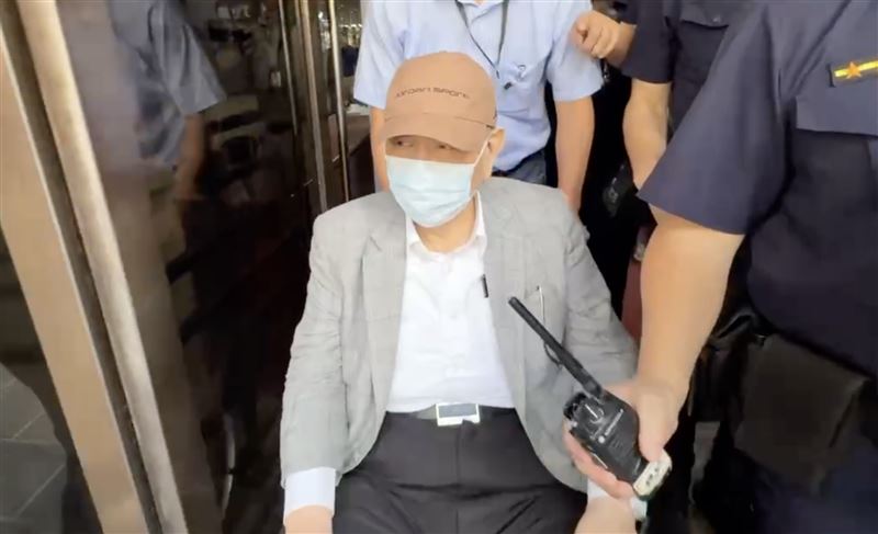 沈慶京獲准保外就醫後首出庭。（圖／翻攝畫面）