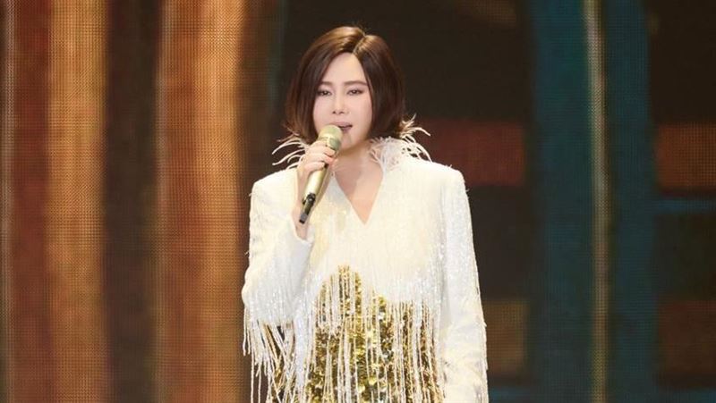 江蕙日前因病延期演唱會後,證實確診A型流感。(圖/寬宏藝術提供)
