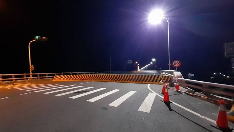 金崙大橋預警性封閉。（圖／翻攝畫面）