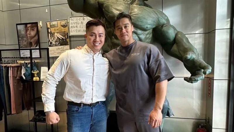 大軍坦言，會決定合作是因把豪哥當偶像，沒想到在終止合作後卻慘遭對方攻擊。（圖／翻攝畫面）