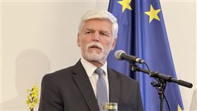 捷克政府特別會議  總統帕維爾談自衛能力捷克政府高層召開特別會議，總統帕維爾表示，鑒於美國在重要問題上變化立場，捷克和歐盟需要更關注如何提升自身能力，並擁有一支現代化且能迅速應對的軍隊。中央社記者劉郁葶布拉格攝  114年3月11日
