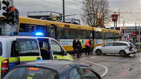 ▲人生中總有意外，只要每日平均花不到3元，即可享有100萬的意外身故失能保險金。（示意圖／PIXABAY） 