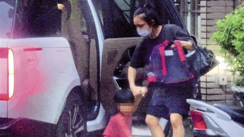 徐佳瑩差11歲夫妻情變　尪揪男助理看電影