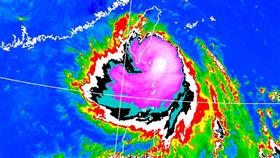 楊柳颱風移動速度快，預估中午登陸台東。（圖／翻攝自中央氣象署）