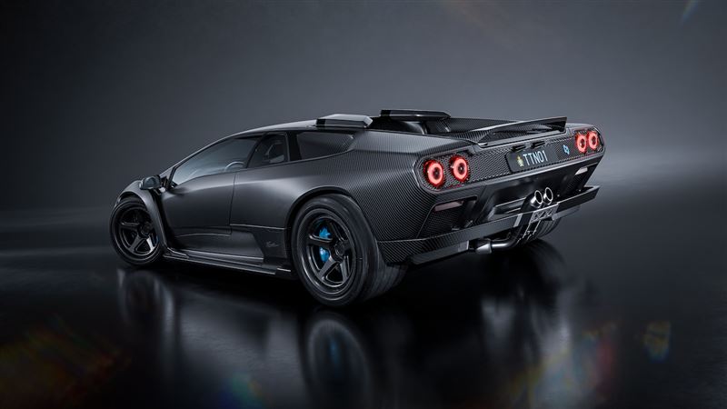 Pacchetto Titano V12以大量碳纖維重新改造。（翻攝Eccentrica網站）