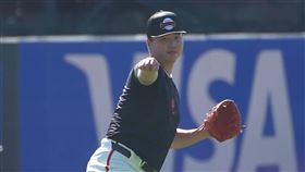 鄧愷威練投美職舊金山巨人隊宣布下放左投惠森杭特，鄧愷威續留大聯盟，將於美國時間13日先發對教士。圖攝於2024年4月。中央社記者張欣瑜舊金山攝  114年8月13日