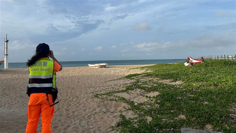 海巡署提醒民眾，颱風期間勿靠近海邊或岸際從事戲水、觀浪等活動。（圖／翻攝畫面）