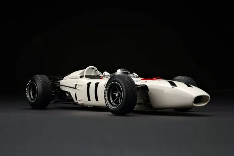 1:8比例版限量僅30輛,要價28,995美元(約新台幣86萬元)。(翻攝Amalgam Collection網站)