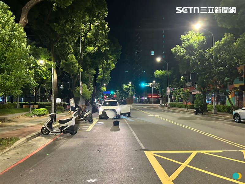 新北男凌晨開車外出買麥當勞,卻因精神不濟連撞6車。(圖/翻攝畫面)