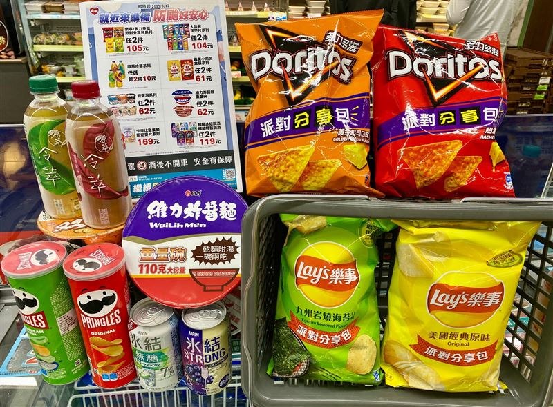 萊爾富指定泡麵任兩件只要60元。（圖／萊爾富 提供）