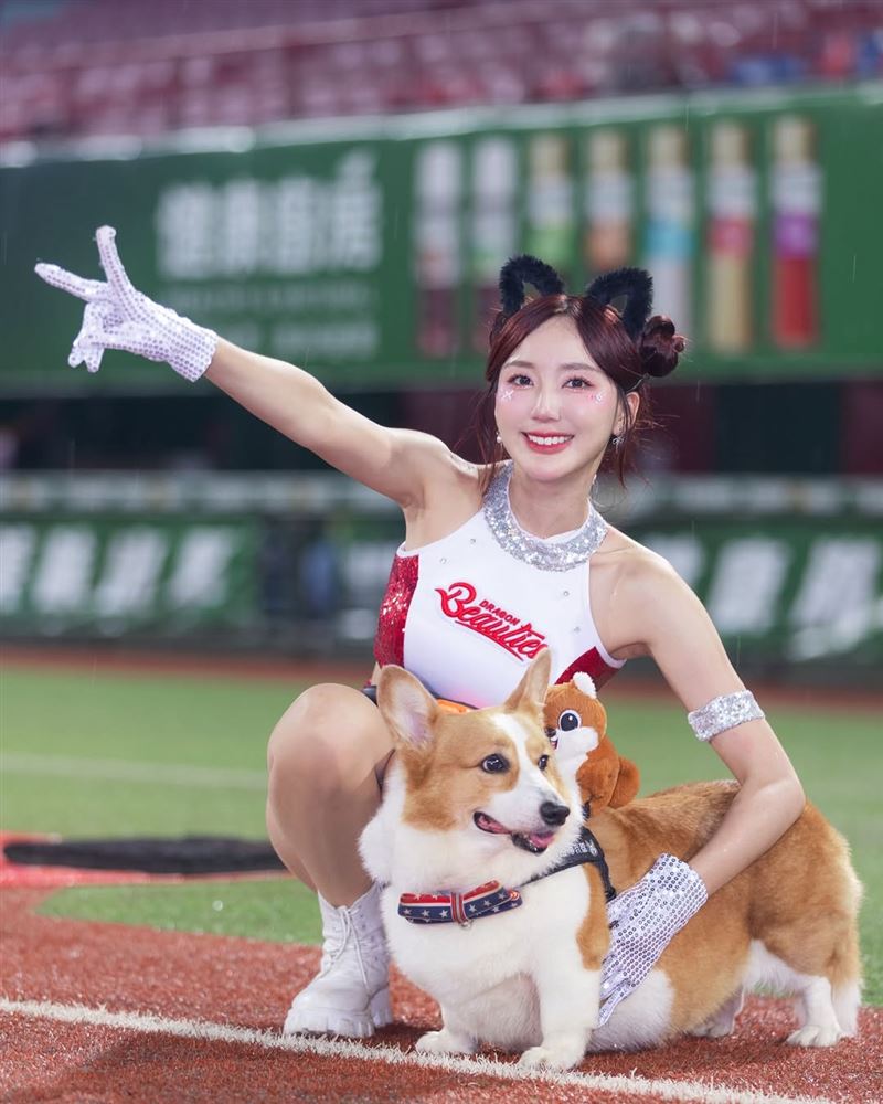 啦啦隊女神沛沛外型亮眼。（圖／翻攝自沛沛IG）