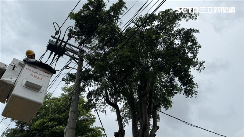 高雄市仁武區今天(13日)上午4738戶停電。(圖/翻攝畫面)