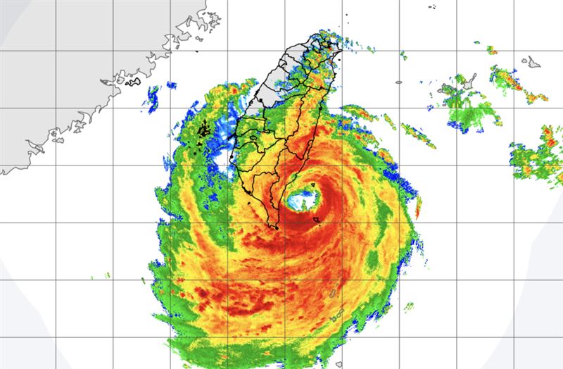 楊柳即將登陸台東,颱風眼直徑約50公里。(圖/氣象署)