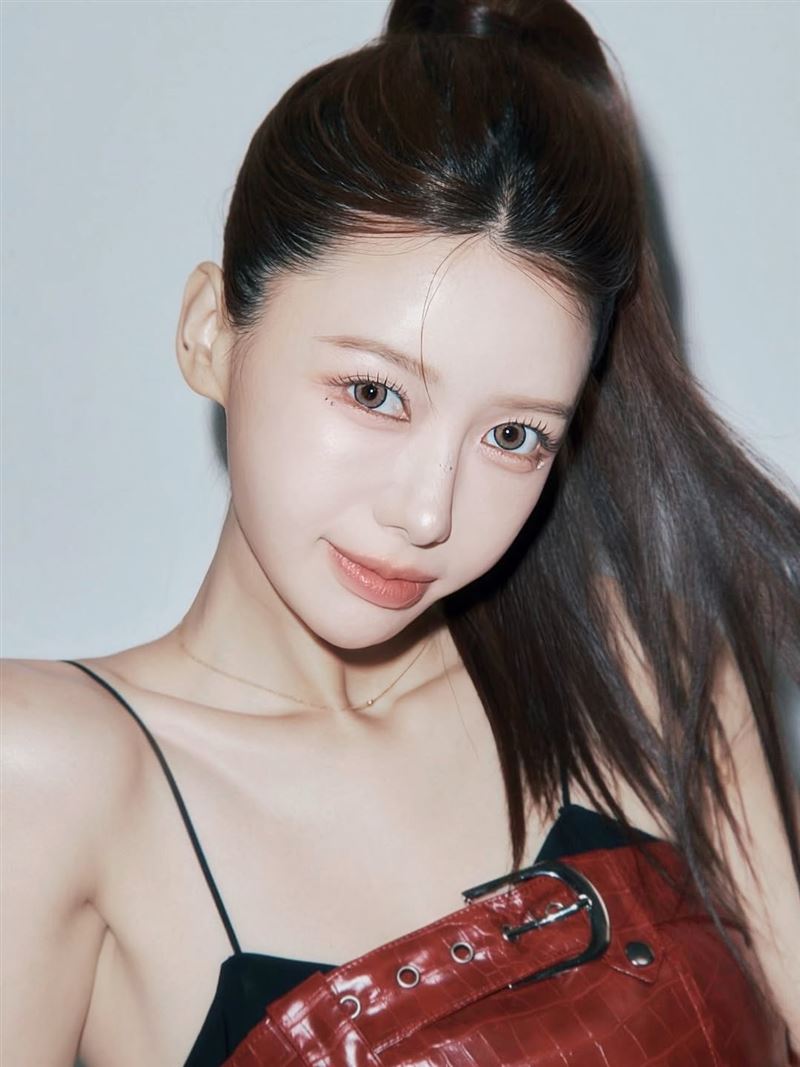 李雅英也不禁懷疑照片中是否為自己。（圖／翻攝自yyyoungggggg IG）