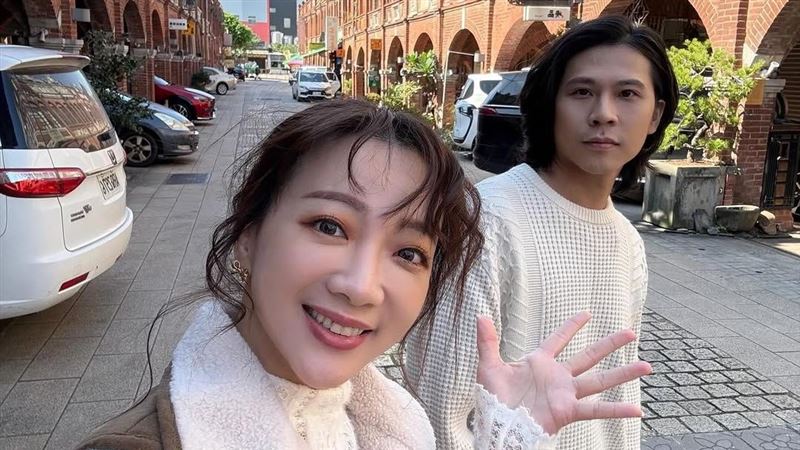 女星見3歲兒衣服有口紅印氣炸...真相曝光