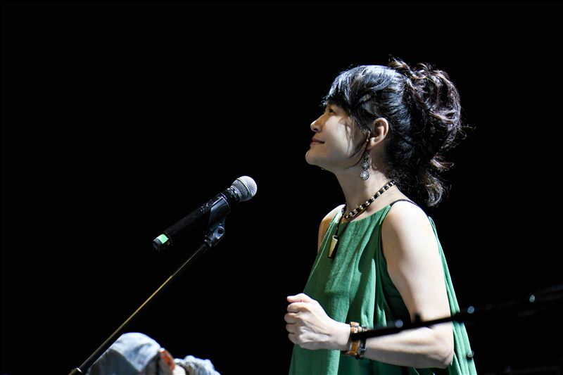 羅思容參與「聽見零雨」計畫,為零雨譜寫演唱《女兒的九十九種藍》。(圖/目宿媒體提供)