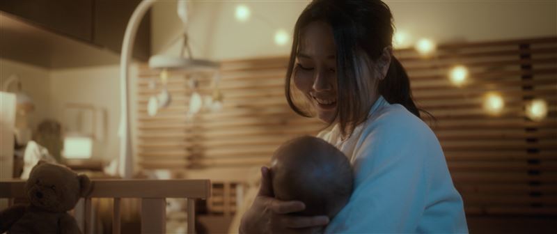 〈牙牙學語的女兒K〉MV從台北拍到金門,穿插近百名女性參與拍攝。(圖/目宿媒體提供)