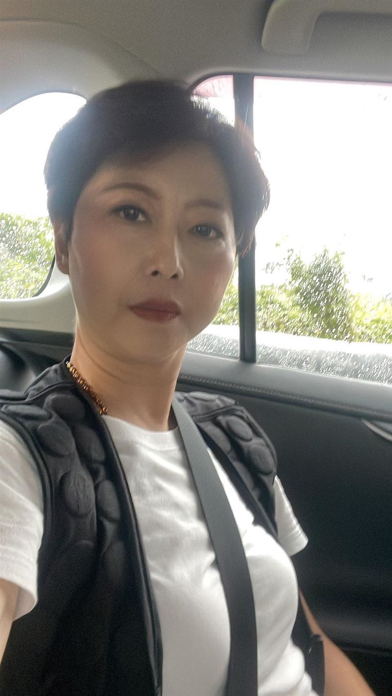 陳亭妃今（13）天下午發文提醒，目前台南的狀況，風、雨慢慢加大，大家真的要做好防颱準備。（圖／翻攝自陳亭妃臉書）