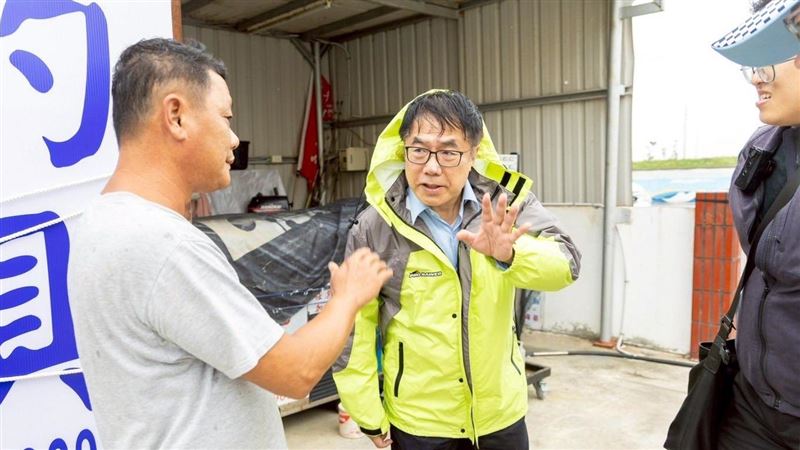 黃偉哲提醒，下午至晚間將是影響最劇的時刻，請市民朋友不要外出。（圖／翻攝自黃偉哲臉書）