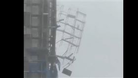 楊柳,颱風,台東,社會宅,鷹架。（圖／翻攝爆料公社）