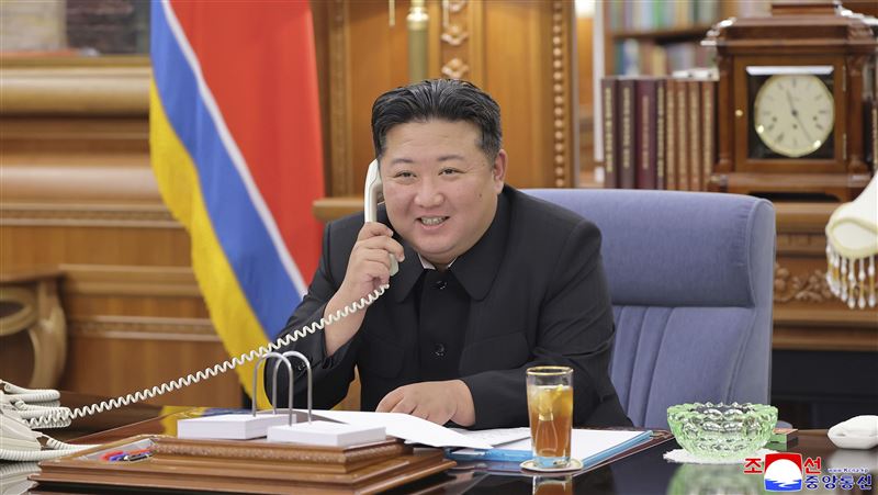 金正恩在與普丁的通話中表示，將全力支持俄方未來採取的所有行動。（圖／美聯社／達志影像）
