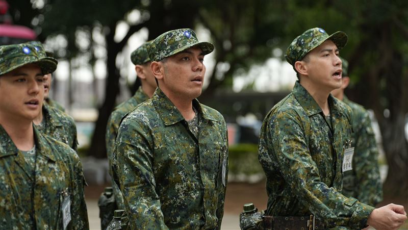 當兵保護蔡英文不忍了　幼幼台姊姊酸男星