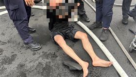 新／彰化男持刀搶車又「洩瓦斯」揚言自焚