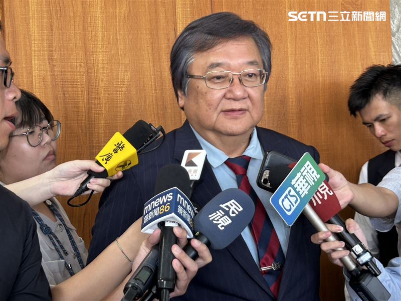 邱泰源澄清，解決少子化「絕對不是只靠聯誼」。（圖／記者簡浩正攝影）