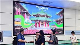 ▲首爾地鐵站台灣的觀光廣告被批「安全牌」沒有記憶點。（圖／翻攝自不奇而遇 Steven & Sia臉書）