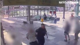 ▲余男在基隆火車站朝晨運民眾丟擲白粥及啤酒罐遭逮。（圖／翻攝畫面）