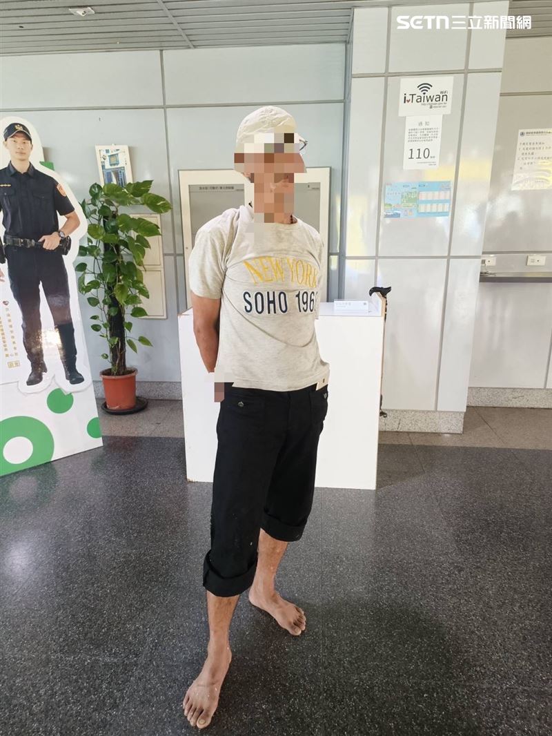 余男在基隆火車站朝晨運民眾丟擲白粥及啤酒罐遭逮。(圖/翻攝畫面)
