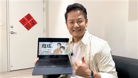 徐乃麟年輕時與高金素梅拍攝瓊瑤的「三朵花」。（圖／緯來提供）