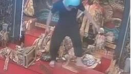 人神共憤！神像遭砍信眾淚中站起勇敢修復