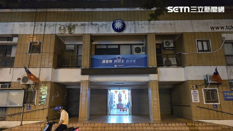 國民黨台中市黨部爆幽靈連署案，地院首度開庭，34名涉案黨員全數認罪。（圖／記者吳泊萱攝影）